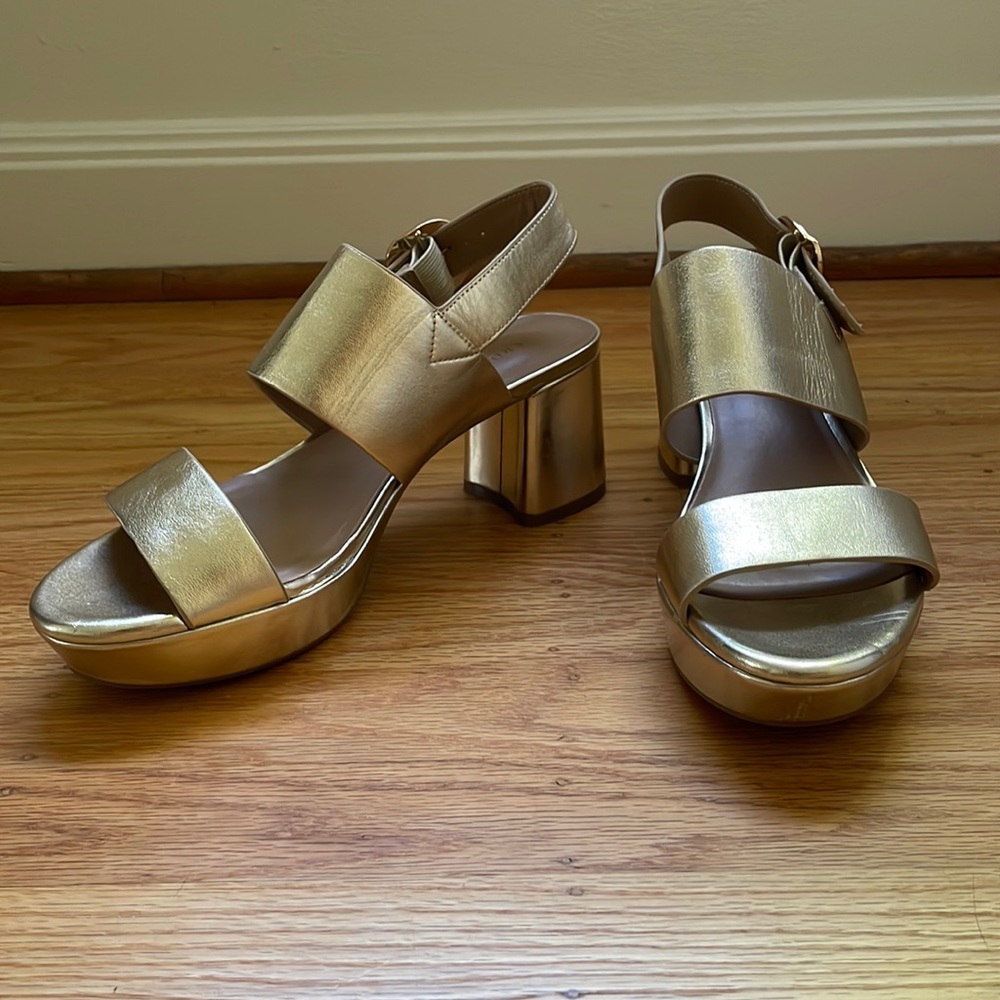 Gold Aerosoles Camera Sandal, size 9